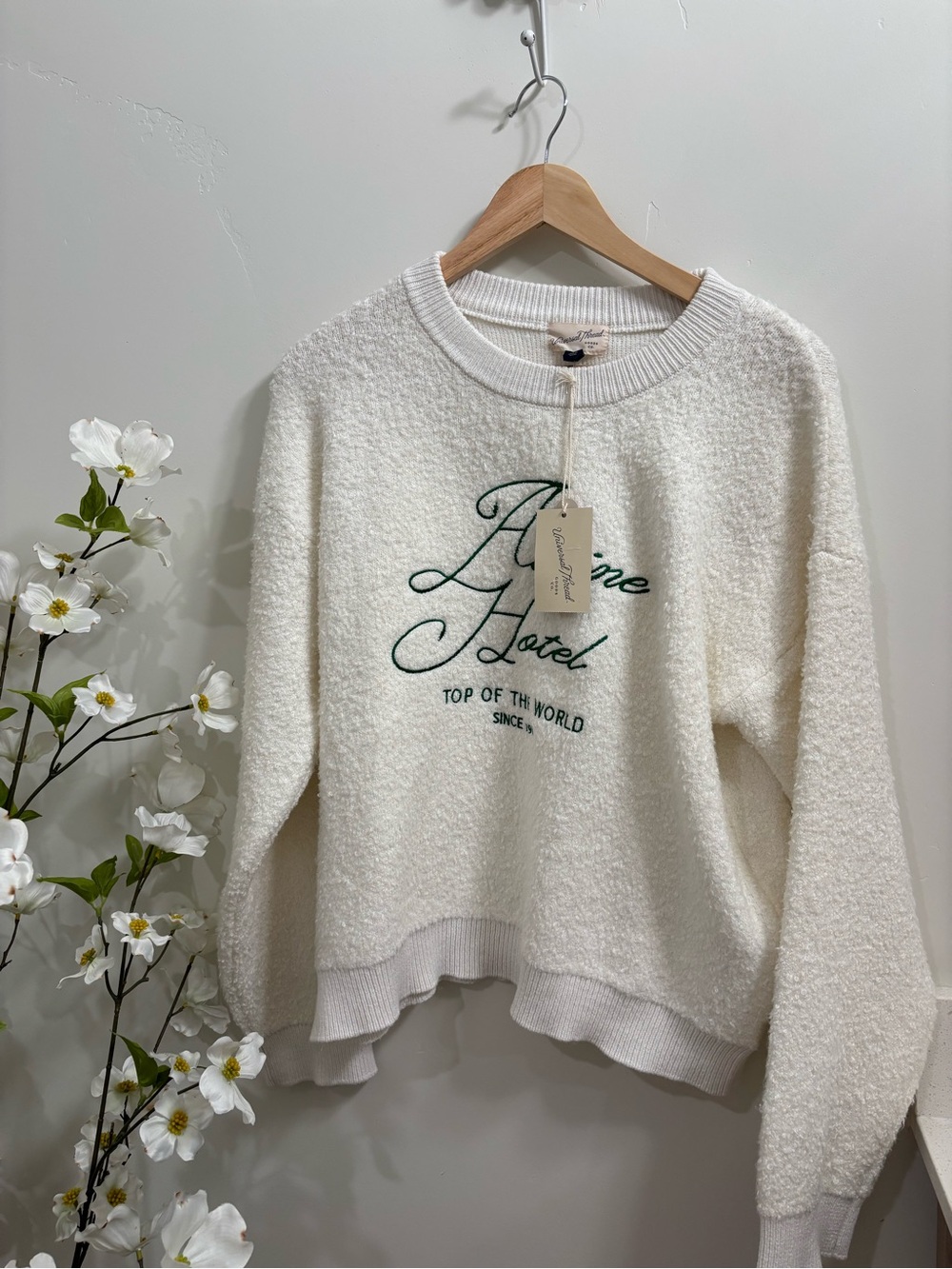 Cozy White “Alpine Hotel” Sweatshirt by Universal Threads